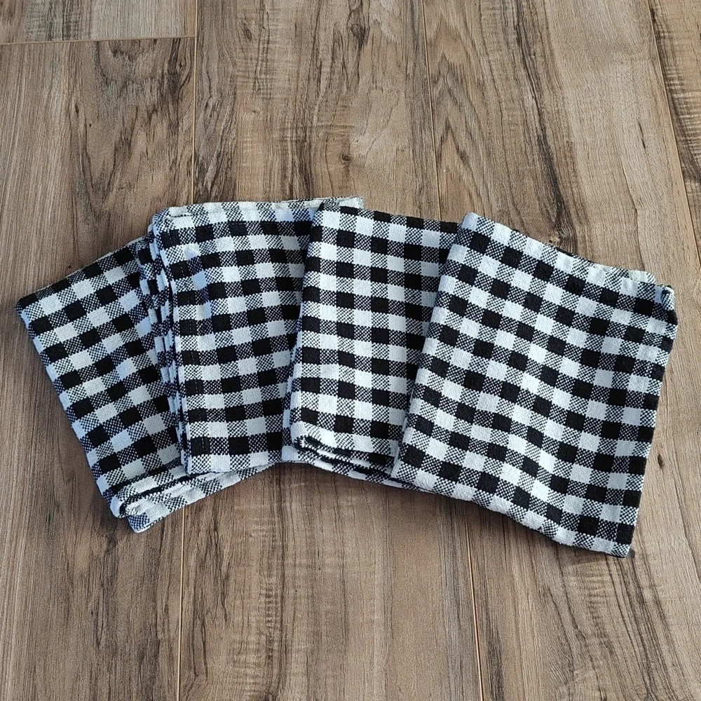 EUC Set of 4 kitchen towels and drying mat